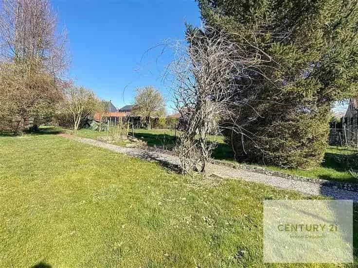 Te renoveren 3 gevelwoning rustige buurt