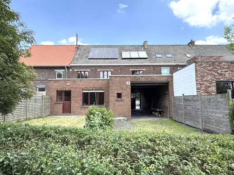 Degelijke woning met atelier en praktijk te koop