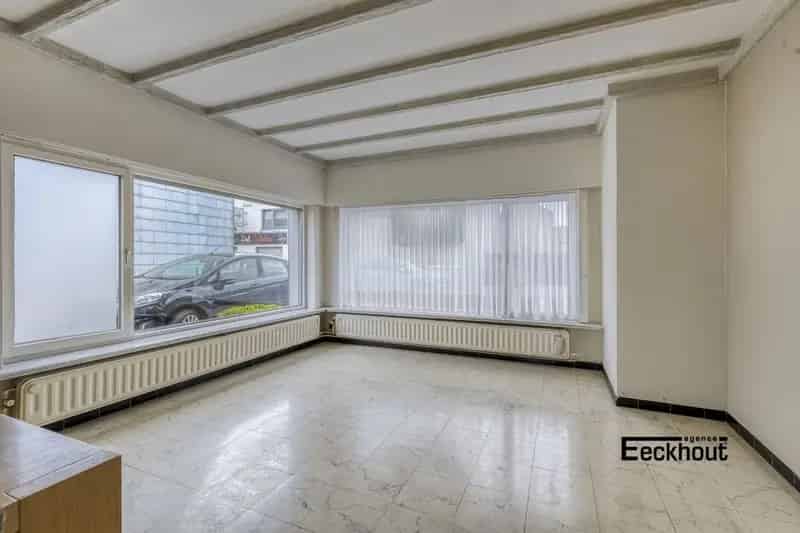 Halfopen Bungalow met Tuin en Garage