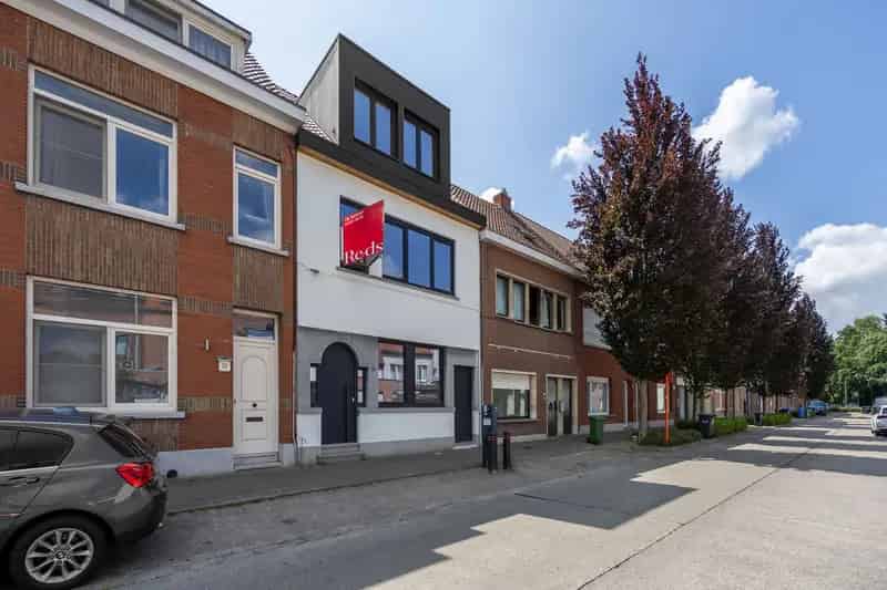 Vernieuwde gezinswoning 4 slaapkamers Brasschaat