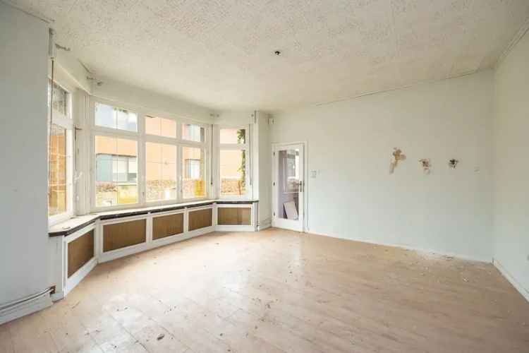 Zeer ruime woning met 4/5 slaapkamers op toplocatie in Ekeren !