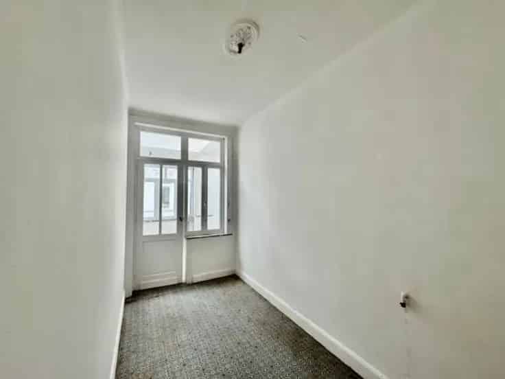 Duplex 4 slaapkamers te renoveren Anderlecht