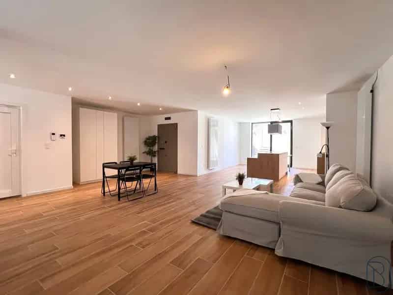 Gerenoveerd Appartement 2 Slaapkamers Groot Terras