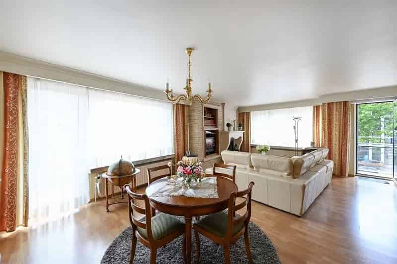 Ruim appartement te huur 3 slaapkamers garage Deurne