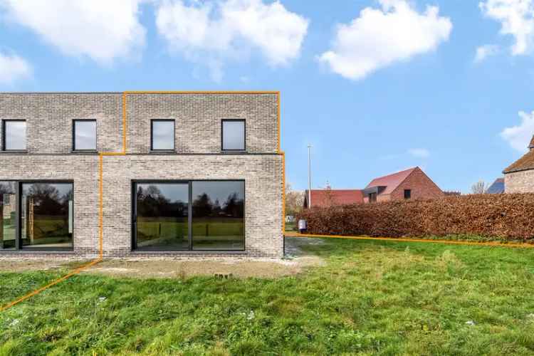 KNAPPE NIEUWBOUWWONING OP ZEER GOEDE LOCATIE TE HASSELT MET ZICHT OP DE ACHTERLIGGENDE WEIDES