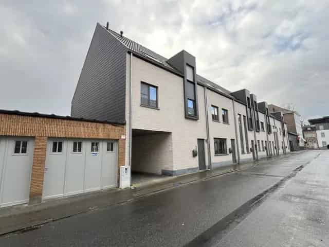 Openlucht Parkeerplaats te Huur Kortrijk Doorniksewijk