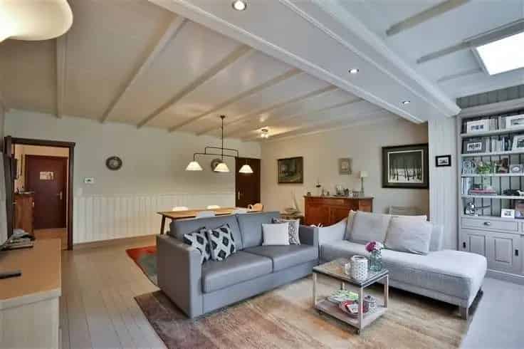 Huis Te Koop Mortsel: Ruime woning met tuin en garage