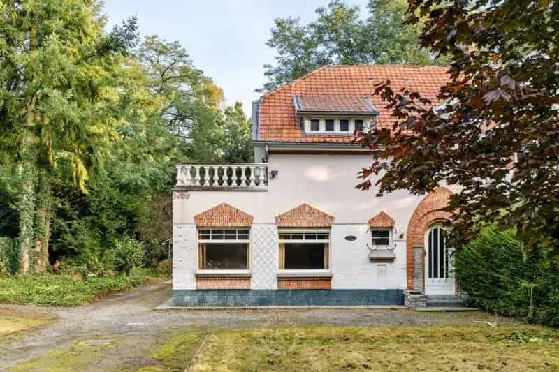1718m² Grond Sint-Martens-Latem: Moderne Villabouw met Zwembad