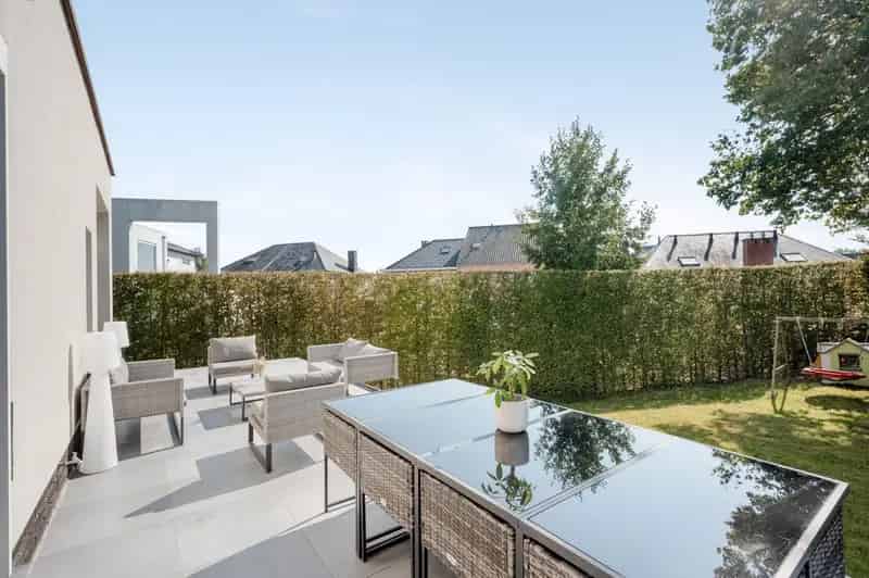 Huis te huur 6 slaapkamers garage tuin E40