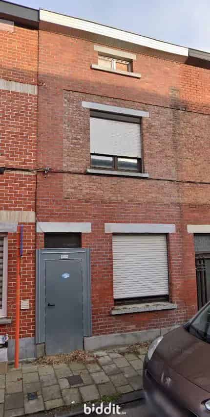Te renoveren woning met stadstuin