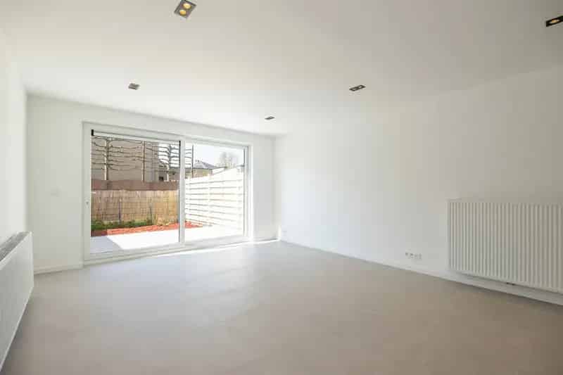 Huis te koop: gerenoveerde woning met tuin nabij polders