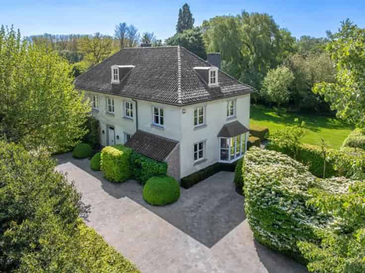 Villa Te Koop Lier: Unieke Eigendom met Zwembad en Parktuin