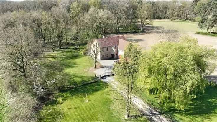 Huis Te Koop: Grote villa met extra bouwgrond