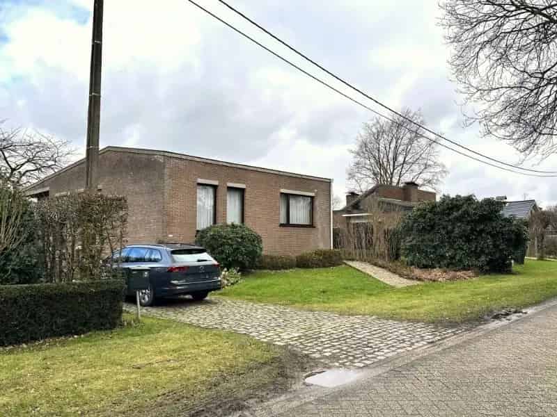 Ruime woning 3 slaapkamers garage tuin rustige ligging