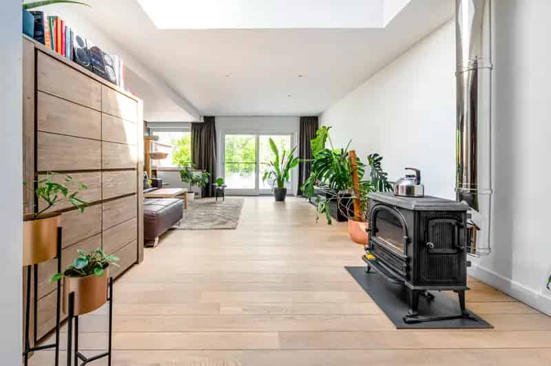 Huis te huur: Gerenoveerde woning met ruim magazijn 140m2