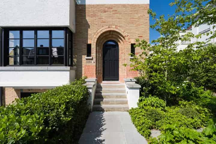 Gemeubeld Huis te huur 280m² nabij Parmentierpark