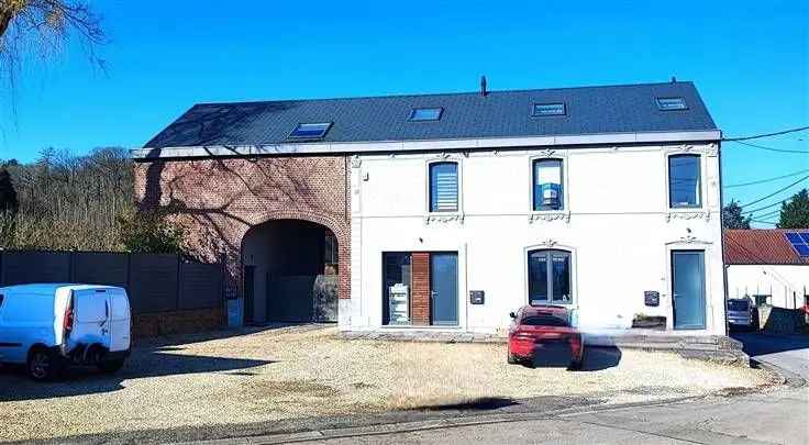 Te Koop Appartementenblok in Jemepp/Sambre met 3 Woningen en Hangar