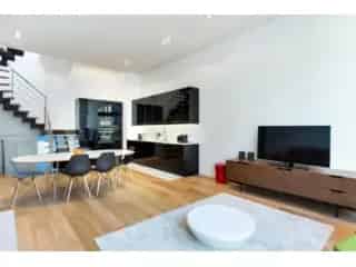 Appartement te koop Brussel 146m2 gerenoveerd 3 slaapkamers terras parking