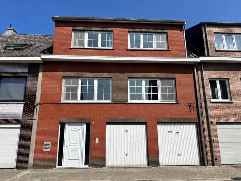 Appartement te koop Hoogstraten: 2 slaapkamers, garage