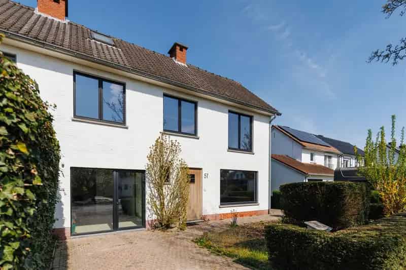 Huis te huur: Gerenoveerde woning met 3 slaapkamers en tuin