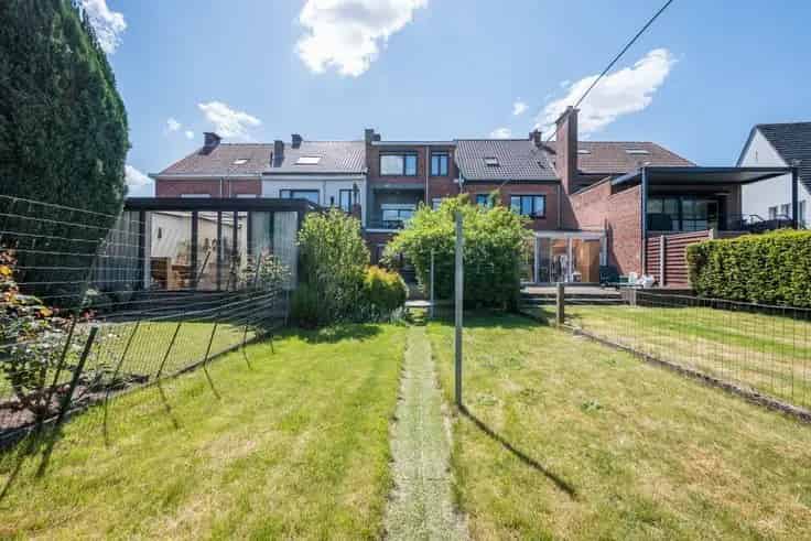 Huis Te Koop Zwijndrecht: Ruime gezinswoning met garage en tuin