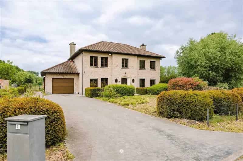 Ruime villa te koop in Hingene met 4 slaapkamers en grote tuin