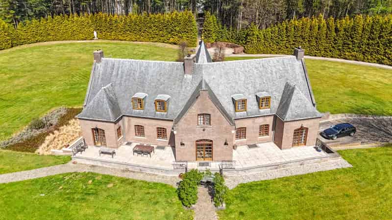 Huis te koop Unieke villa met bijgebouw op 8 5ha