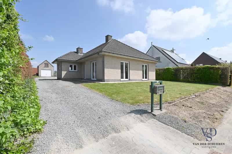 Ruime Bungalow te Huur met Garage en Tuin Dikkelvenne
