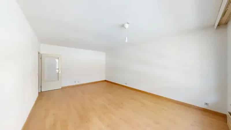 Appartement 2 Chambres Ixelles Proche Métro Trône Parking Cave