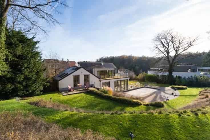 Huis Te Koop Auderghem: Moderne Villa met Zwembad