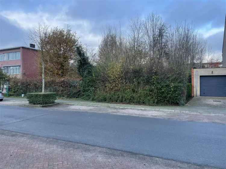 Bouwgrond te Huur Ekeren - Halfopen Bebouwing met Garage