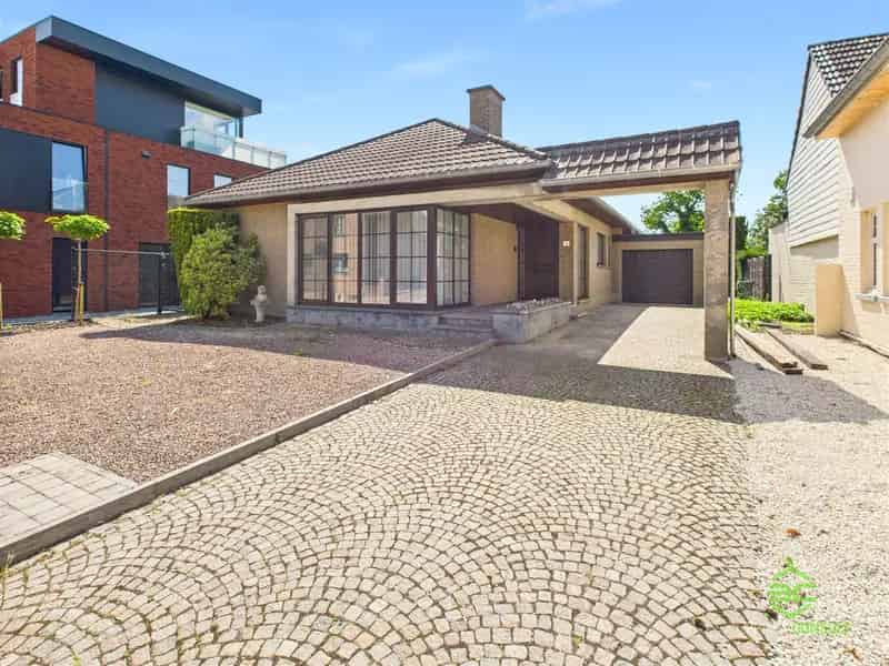 Gelijkvloerse woning op 12a 9ca in het centrum!