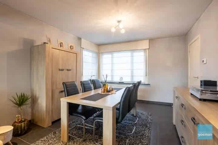 Huis te koop Berlare: Instapklare halfopen bebouwing met bijgebouw