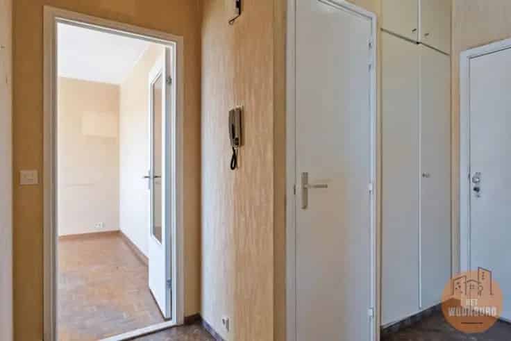 Appartement 1 Slaapkamer Terras Kelder Garage Brussel