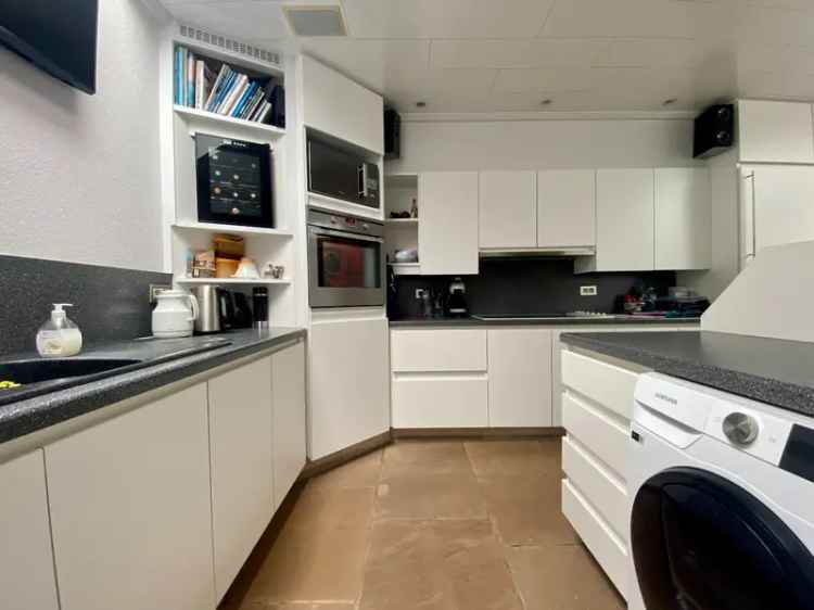 Huis te koop Kuurne Centrum: Instapklare woning met handelsruimte