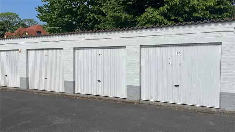 Garage te koop Assebroek - Centraal gelegen garagebox