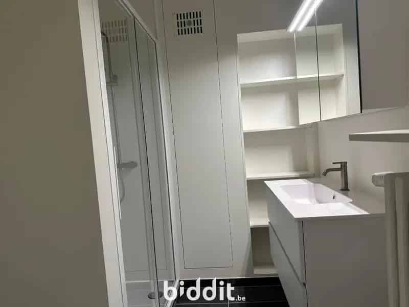 Instapklaar Appartement 2 Slaapkamers  Renovatie 2024