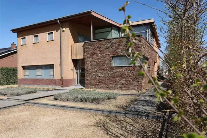 Huis te koop Sint-Lambrechts-Herk: Ruime villa 580m² met paardenstallen