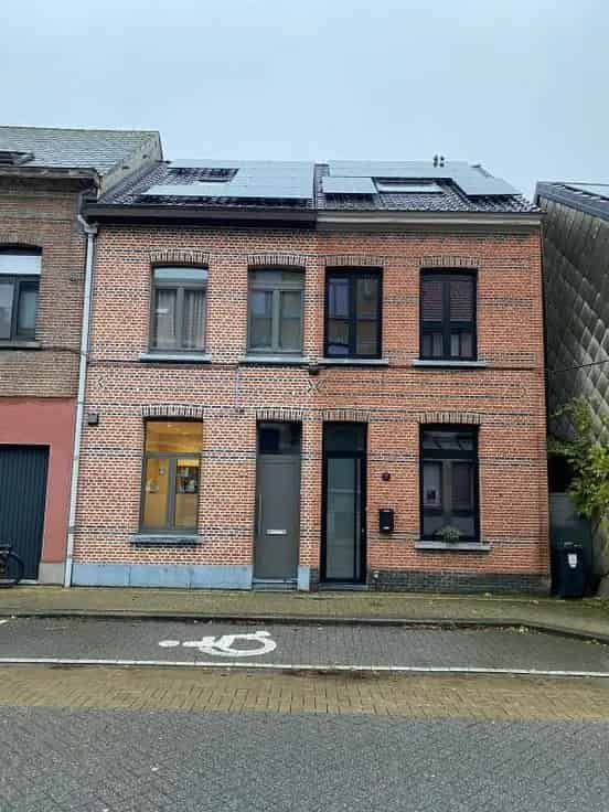 Gerenoveerde woning te Hove met 3 slaapkamers en tuin