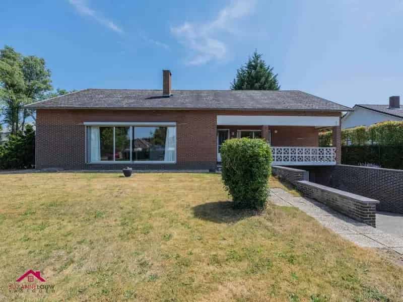 Gelijkvloerse gezinswoning te renoveren met garage