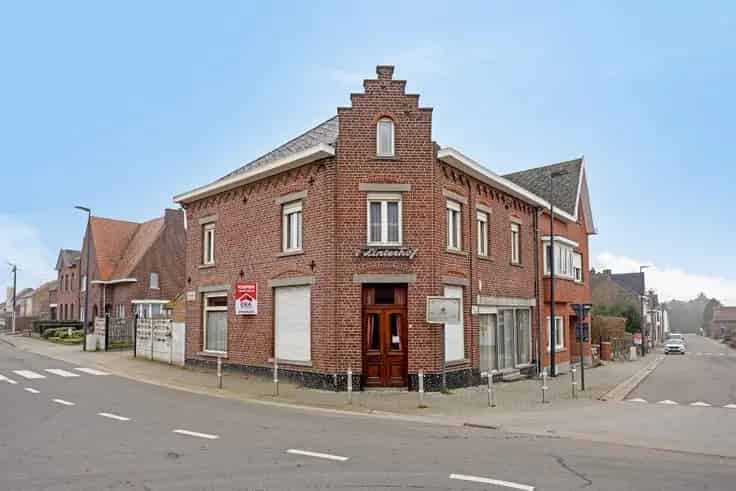 Te renoveren woning met tuin in Neerlinter
