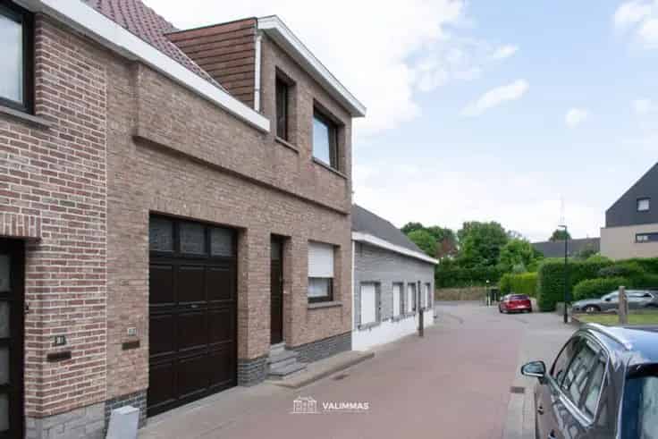 Te Koop Rijwoning Garage Tuin Modernisatieproject