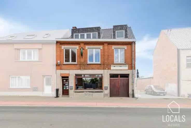 Handelspand met Duplexappartement Te Koop