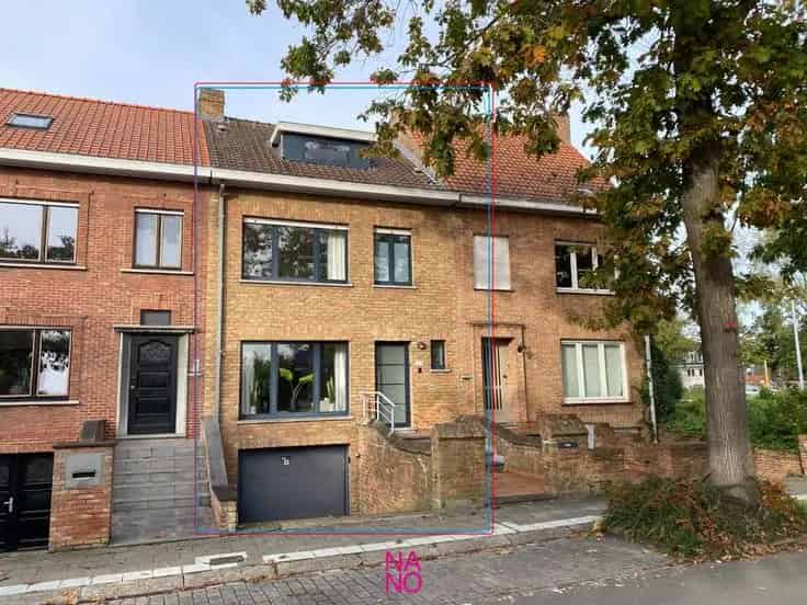 Karaktervolle Burgerwoning te Koop Nabij Damse Vaart Brugge