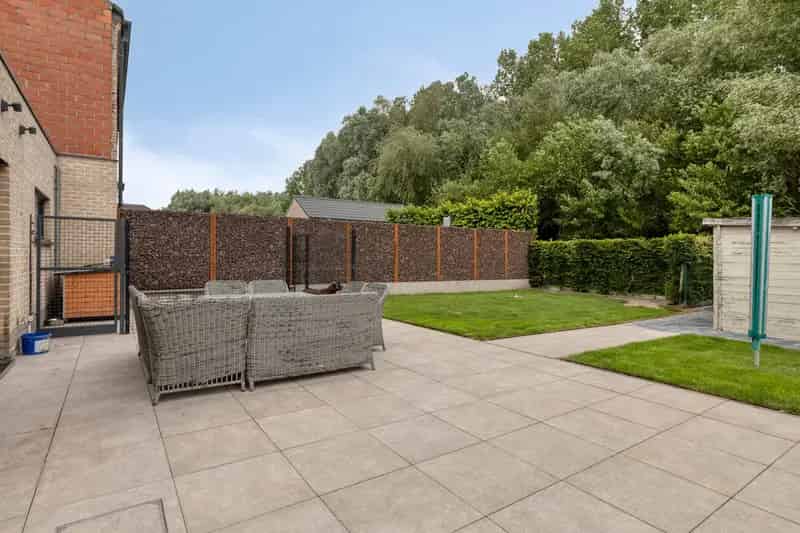 Ruime 3-gevelwoning in rustige omgeving