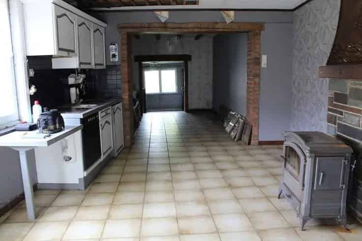 Huis te Koop: Te renoveren woning met grote garage