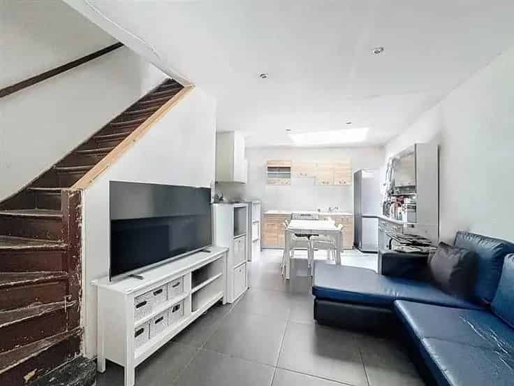 Huis te Koop Couillet: 2 Slaapkamers, Zolder, Tuin