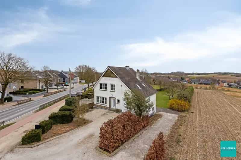 Vrijstaande woning te Brussegem met extra benedenverdieping