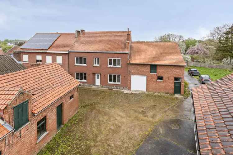 Huis te huur: Te renoveren hoeve met 3 slaapkamers en 1ha+ grond