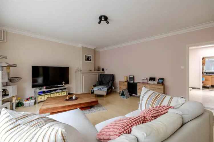 Gerenoveerde woning 4 slaapkamers garage